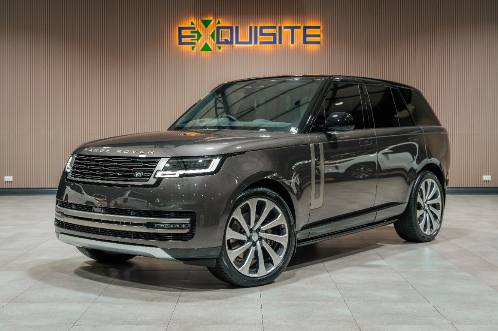 Range Rover in charcoal with black roof